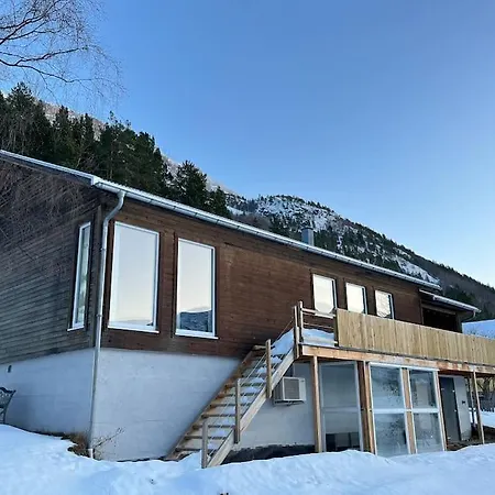 Skjomen Feriehus